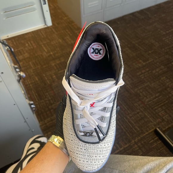 Lebron 20s size 7.5 brand new no box - Picture 4 of 4